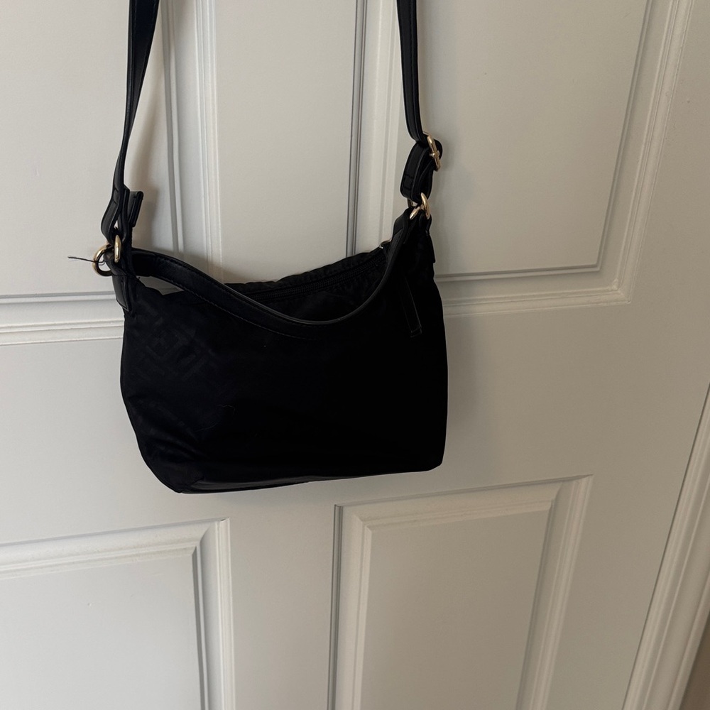 Tommy Hilfiger Elegant Black Crossbody Bag - Picture 4 of 4